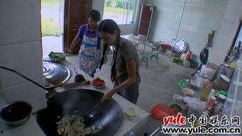 张柏芝炒菜娱乐,炒菜娱乐两不误